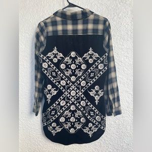 Womens Velvet Embroidered Floral Flannel Size Small